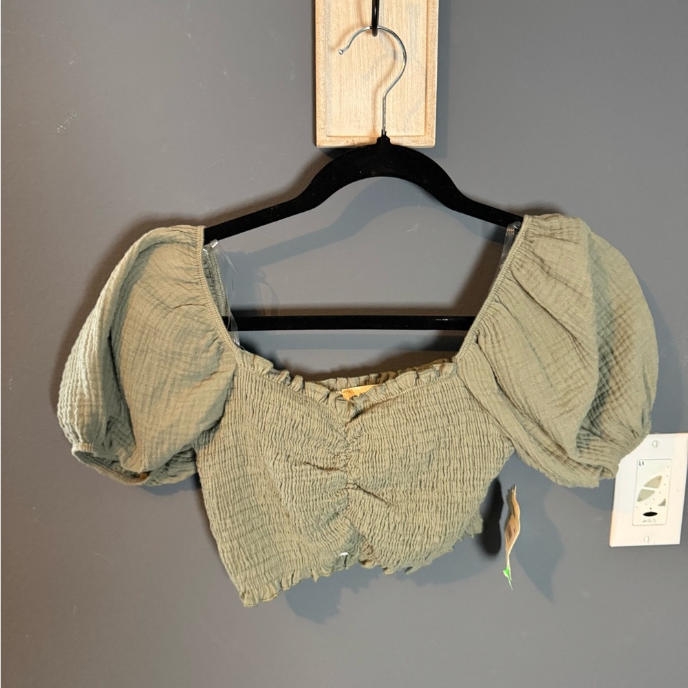 Altars state crop top